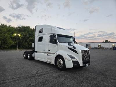 Volvo VNL64860 Sleeper Semi Truck - 77" Integral Sleeper, 455HP, 12 Speed Automatic