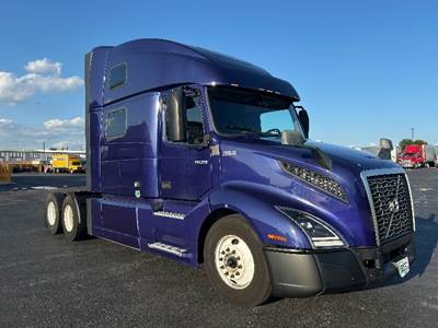 Volvo VNL64860 Sleeper Semi Truck - 77" Integral Sleeper, 455HP, 12 Speed Automatic