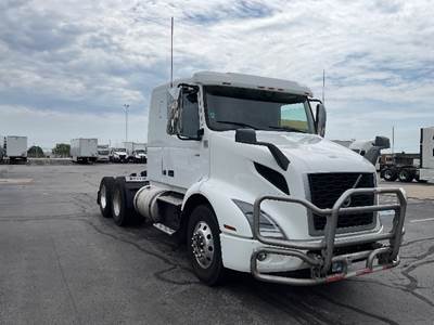 Volvo VNR64400 Sleeper Semi Truck - 42" Integral Sleeper, 455HP, 10 Speed Manual