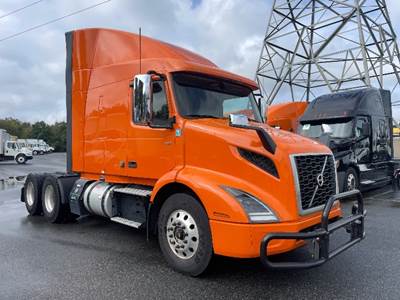 Volvo VNR64640 Sleeper Semi Truck - 61" Integral Sleeper, 425HP, 12 Speed Automatic