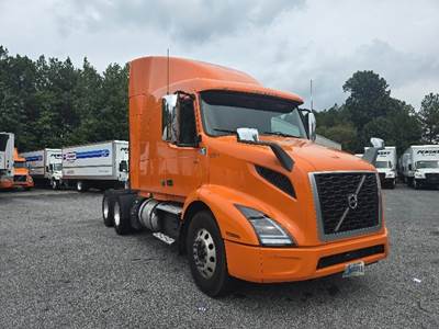 Volvo VNR64640 Sleeper Semi Truck - 61" Integral Sleeper, 425HP, 12 Speed Automatic