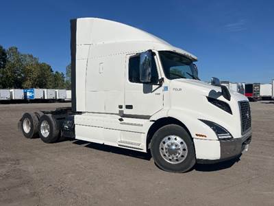 Volvo VNR64640 Sleeper Semi Truck - 61" Integral Sleeper, 500HP, 12 Speed Automatic