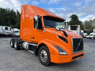 Volvo VNR64640 Sleeper Semi Truck - 61" Integral Sleeper, 425HP, 12 Speed Automatic