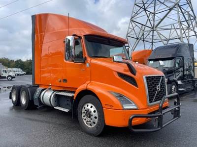 Volvo VNR64640 Sleeper Semi Truck - 61" Integral Sleeper, 425HP, 12 Speed Automatic