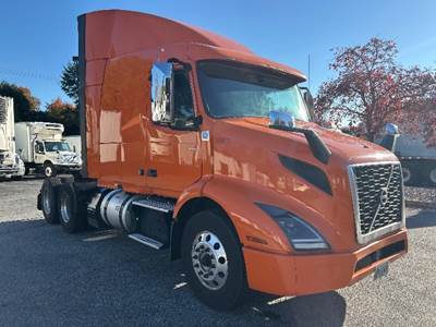 Volvo VNR64640 Sleeper Semi Truck - 61" Integral Sleeper, 425HP, 12 Speed Automatic