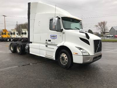 Volvo VNR64640 Sleeper Semi Truck - 61" Integral Sleeper, 500HP, 12 Speed Automatic