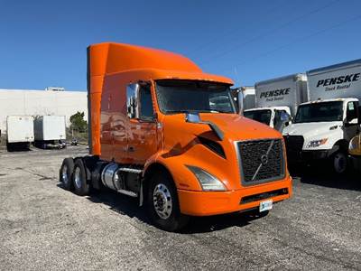 Volvo VNR64640 Sleeper Semi Truck - 61" Integral Sleeper, 425HP, 12 Speed Automatic