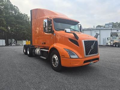 Volvo VNR64640 Sleeper Semi Truck - 61" Integral Sleeper, 425HP, 12 Speed Automatic