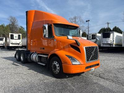 Volvo VNR64640 Sleeper Semi Truck - 61" Integral Sleeper, 425HP, 12 Speed Automatic