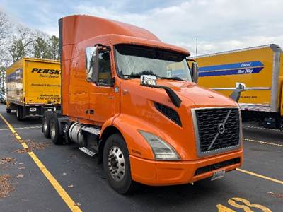 Volvo VNR64640 Sleeper Semi Truck - 61" Integral Sleeper, 425HP, 12 Speed Automatic