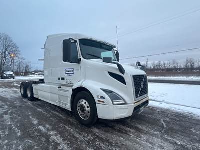 Volvo VNR64640 Sleeper Semi Truck - 61" Integral Sleeper, 425HP, 12 Speed Automatic
