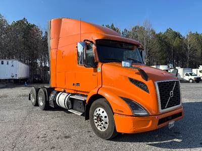 Volvo VNR64640 Sleeper Semi Truck - 61" Integral Sleeper, 425HP, 12 Speed Automatic
