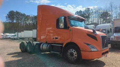 Volvo VNR64640 Sleeper Semi Truck - 61" Integral Sleeper, 425HP, 12 Speed Automatic
