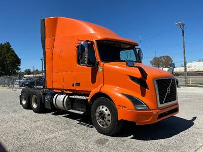 Volvo VNR64640 Sleeper Semi Truck - 61" Integral Sleeper, 425HP, 12 Speed Automatic