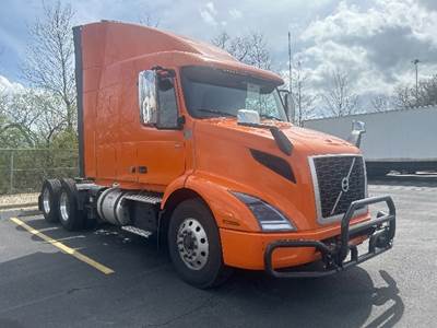 Volvo VNR64640 Sleeper Semi Truck - 61" Integral Sleeper, 425HP, 12 Speed Automatic