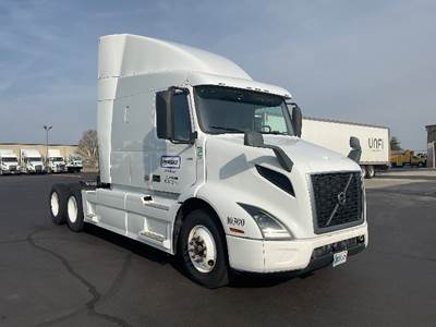 Volvo VNR64640 Sleeper Semi Truck - 61" Integral Sleeper, 425HP, 12 Speed Automatic