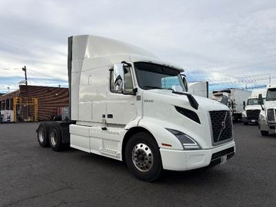 Volvo VNR64640 Sleeper Semi Truck - 61" Integral Sleeper, 455HP, 12 Speed Automatic