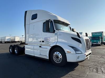 Volvo VNR64660 Sleeper Semi Truck - 61" Integral Sleeper, 455HP, 12 Speed Automatic