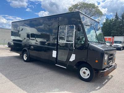 Ford E350 Single Axle Step Van - 6.2LV8, 331HP, 6 Speed Automatic