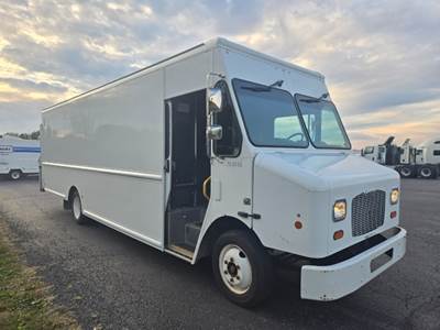 Freightliner MT45 Single Axle Step Van - Cummins, 200HP, 5 Speed Automatic