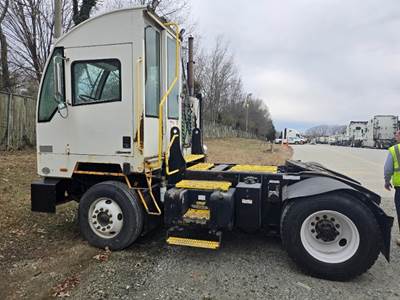 Autocar XSpotter Yard Spotter Truck - Cummins, 200HP