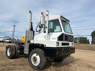 Capacity SABRE5 Yard Spotter Truck - Cummins, 200HP, 6 Speed Automatic