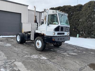 Capacity SABRE5 Yard Spotter Truck - Cummins, 200HP, 6 Speed Automatic