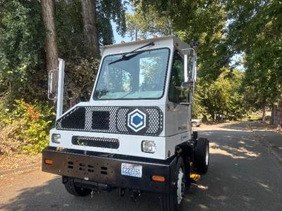 Capacity SABRE5 Tandem Axle Yard Spotter Truck - Cummins, 220HP, 6 Speed Automatic