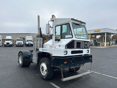 Capacity SABRE5 Yard Spotter Truck - Cummins, 200HP, 6 Speed Automatic