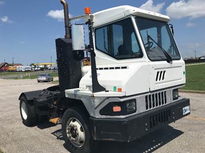 Ottawa T2 Yard Spotter Truck - Cummins, 200HP, 6 Speed Automatic