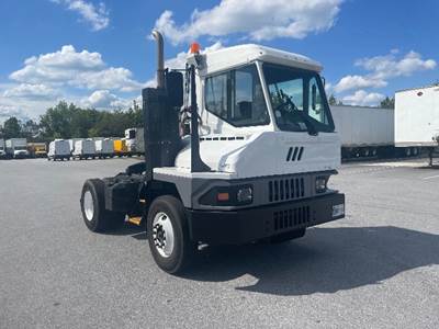 Ottawa T2 Yard Spotter Truck - Cummins, 200HP, 6 Speed Automatic