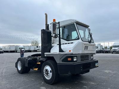 Ottawa T2 Yard Spotter Truck - Cummins, 200HP, 6 Speed Automatic