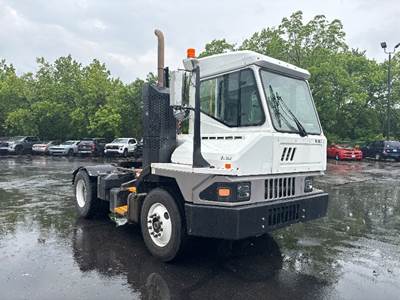 Ottawa T2 Yard Spotter Truck - Cummins, 200HP, 6 Speed Automatic