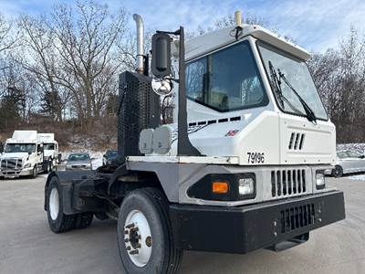 Ottawa T2 Yard Spotter Truck - Cummins, 200HP, 6 Speed Automatic