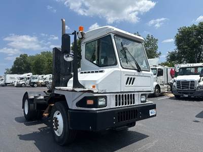 Ottawa T2 Yard Spotter Truck - Cummins, 200HP, 6 Speed Automatic