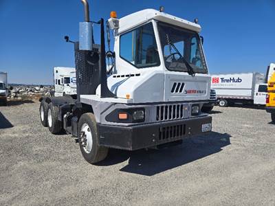 Ottawa T2 Tandem Axle Yard Spotter Truck - Cummins, 200HP, 6 Speed Automatic