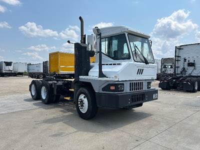 Ottawa T2 Tandem Axle Yard Spotter Truck - Cummins, 250HP, 6 Speed Automatic