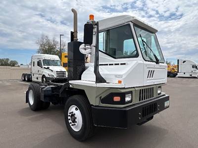 Ottawa T2 Yard Spotter Truck - Cummins, 200HP, 6 Speed Automatic