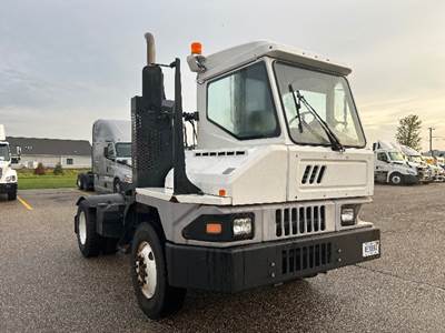 Ottawa T2 Yard Spotter Truck - Cummins, 350HP, 6 Speed Automatic