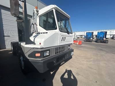Ottawa T2 Yard Spotter Truck - Cummins, 200HP, 6 Speed Automatic