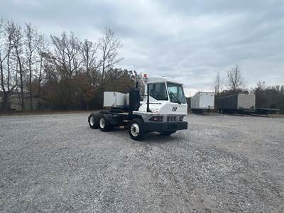 Ottawa T2 Tandem Axle Yard Spotter Truck - Cummins, 250HP, 6 Speed Automatic