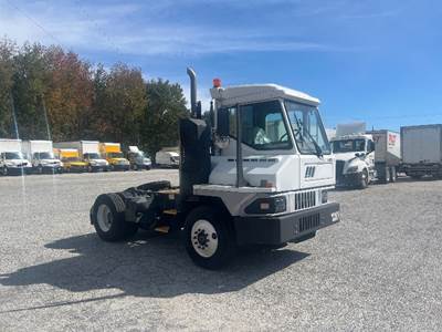 Ottawa T2 Yard Spotter Truck - Cummins, 200HP, 6 Speed Automatic