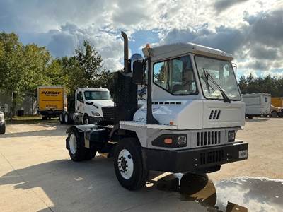 Ottawa T2 Yard Spotter Truck - Cummins, 200HP, 6 Speed Automatic