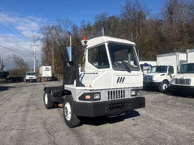Ottawa T2 Yard Spotter Truck - Cummins, 200HP, 6 Speed Automatic