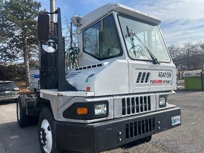 Ottawa T2 Yard Spotter Truck - Cummins, 200HP, 6 Speed Automatic