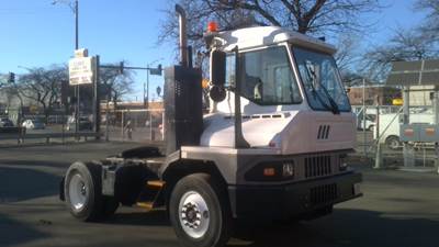 Ottawa T2 Yard Spotter Truck - Cummins, 200HP, 6 Speed Automatic