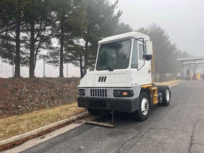 Ottawa T2 Yard Spotter Truck - Cummins, 173HP, 6 Speed Automatic