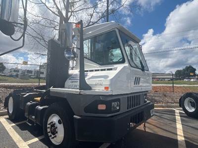 Ottawa T2 Yard Spotter Truck - Cummins, 200HP, 6 Speed Automatic