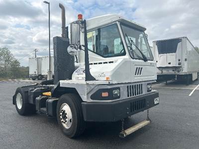 Ottawa T2 Yard Spotter Truck - Cummins, 200HP, 6 Speed Automatic