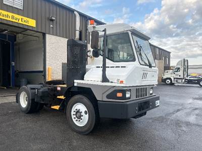 Ottawa T2 Yard Spotter Truck - Cummins, 200HP, 6 Speed Automatic